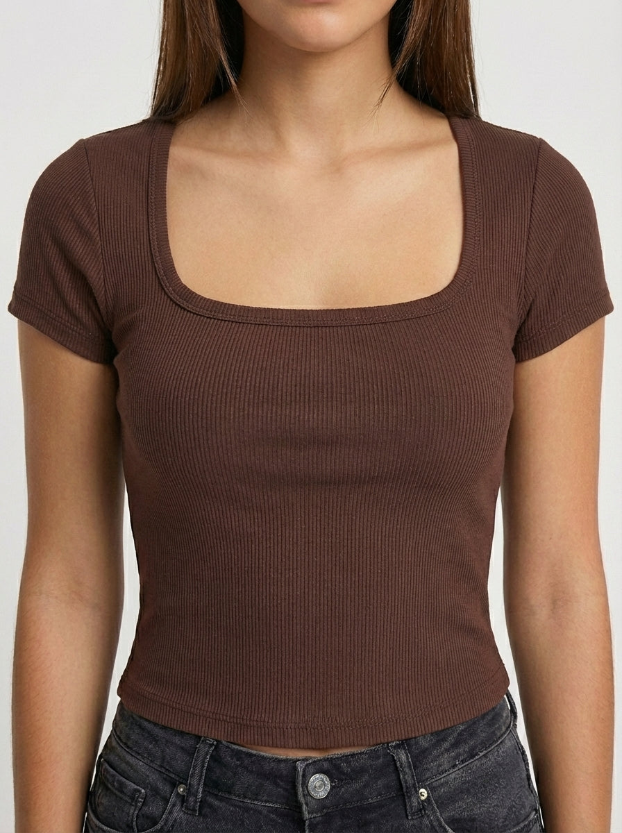 BLUSA AMARA DE CUELLO CUADRADO AJUSTADA