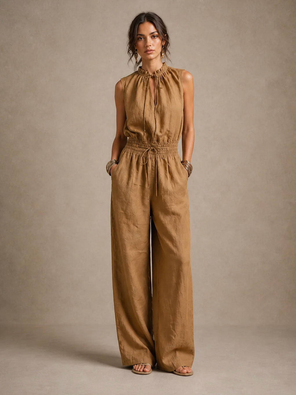 ZENAIDE | MONO COLOR CAMEL CON CUELLO ALTO Y PERNERA ANCHA