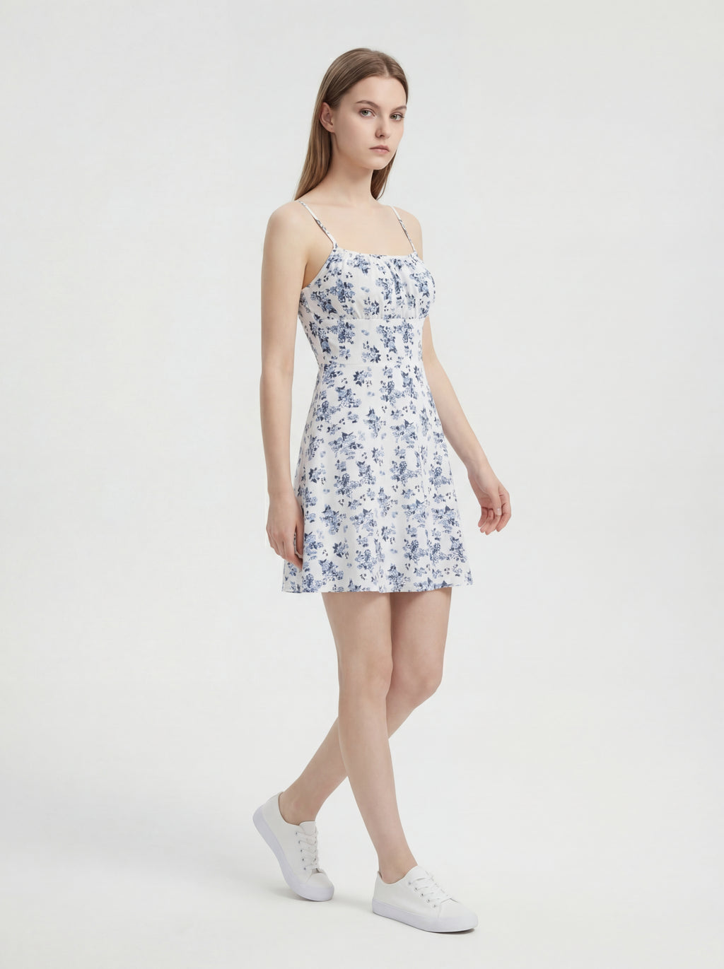 VESTIDO VALERIA FLORAL CON TIRANTES FINOS