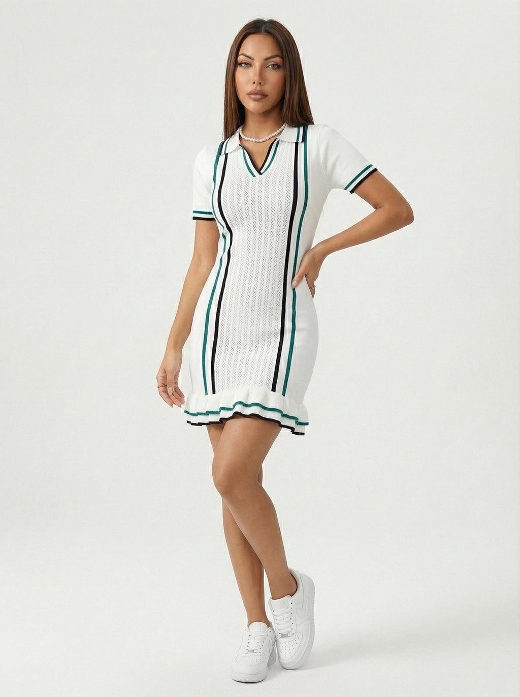 VESTIDO VALERIA MINI CON CUELLO ALTO Y AJUSTE