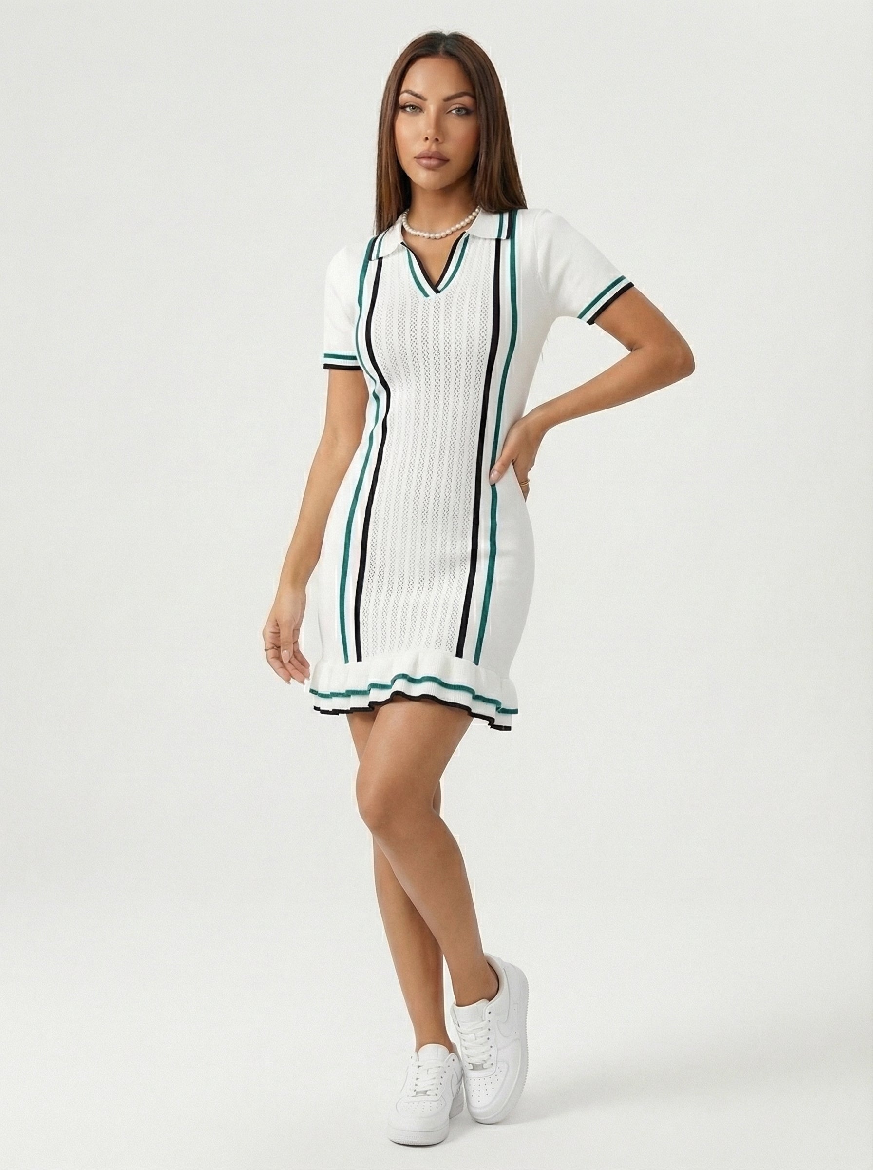 VESTIDO VALERIA MINI CON CUELLO ALTO Y AJUSTE