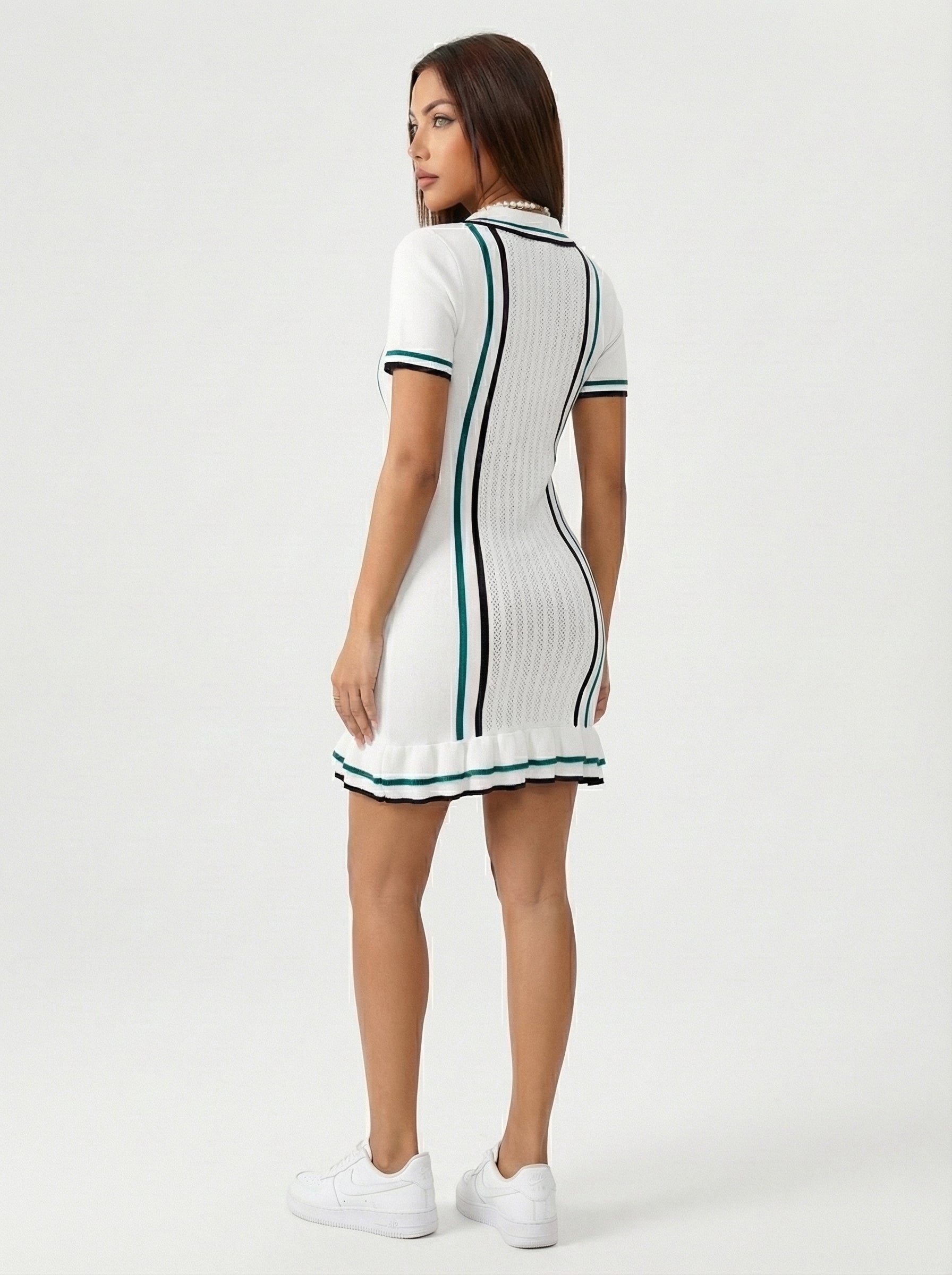 VESTIDO VALERIA MINI CON CUELLO ALTO Y AJUSTE
