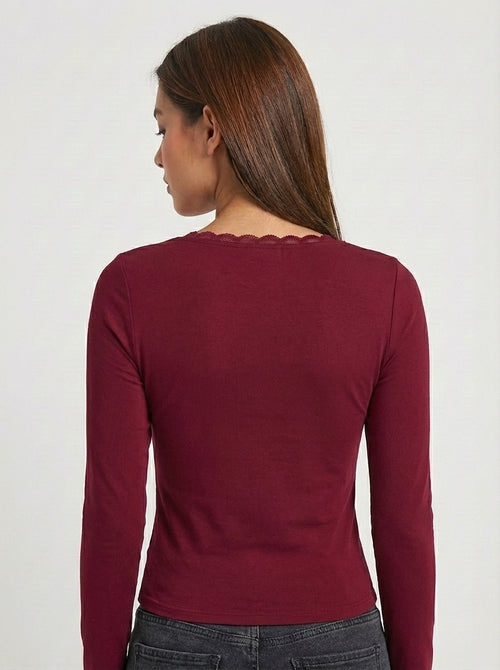 BLUSA AMARA CON ENCAJE Y VOLANTES